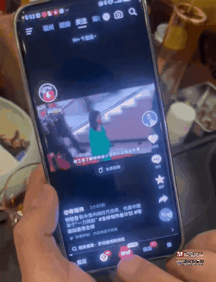 银发晚年被“困”在手机里：刷金币、踩直播坑……如何破局？