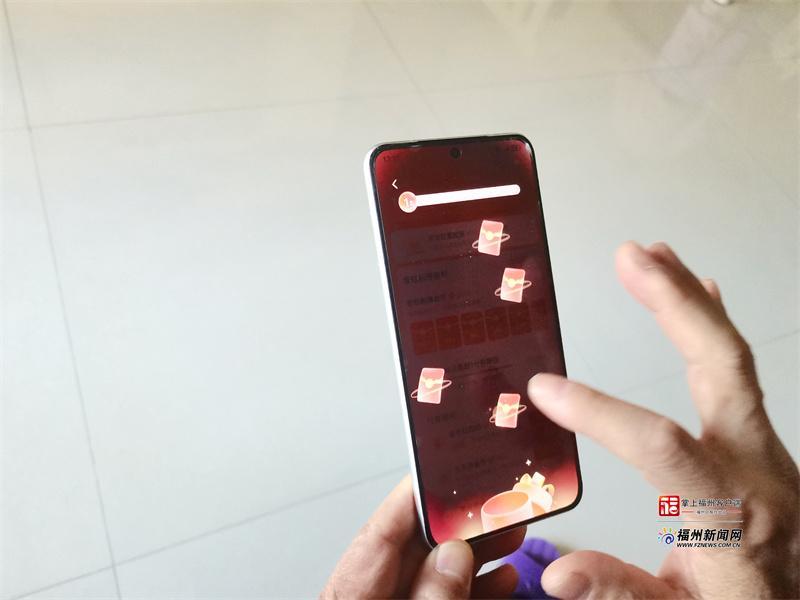 银发晚年被“困”在手机里：刷金币、踩直播坑……如何破局？