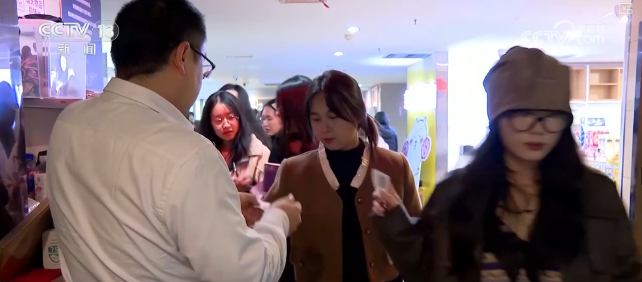 
西安交大一附院黄牛号贩子票贩子代网上预约代挂号电话开年电影市场“新”观察·按下“启动键”！透过10亿元票房看消费市场活力足、潜力大