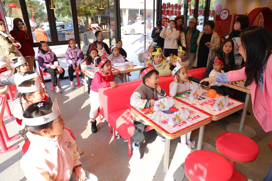 “蔡皋经典中国绘本”故事会在福州举行