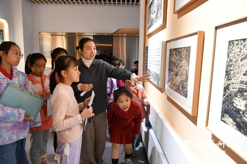 小学生成校园美术馆主理人