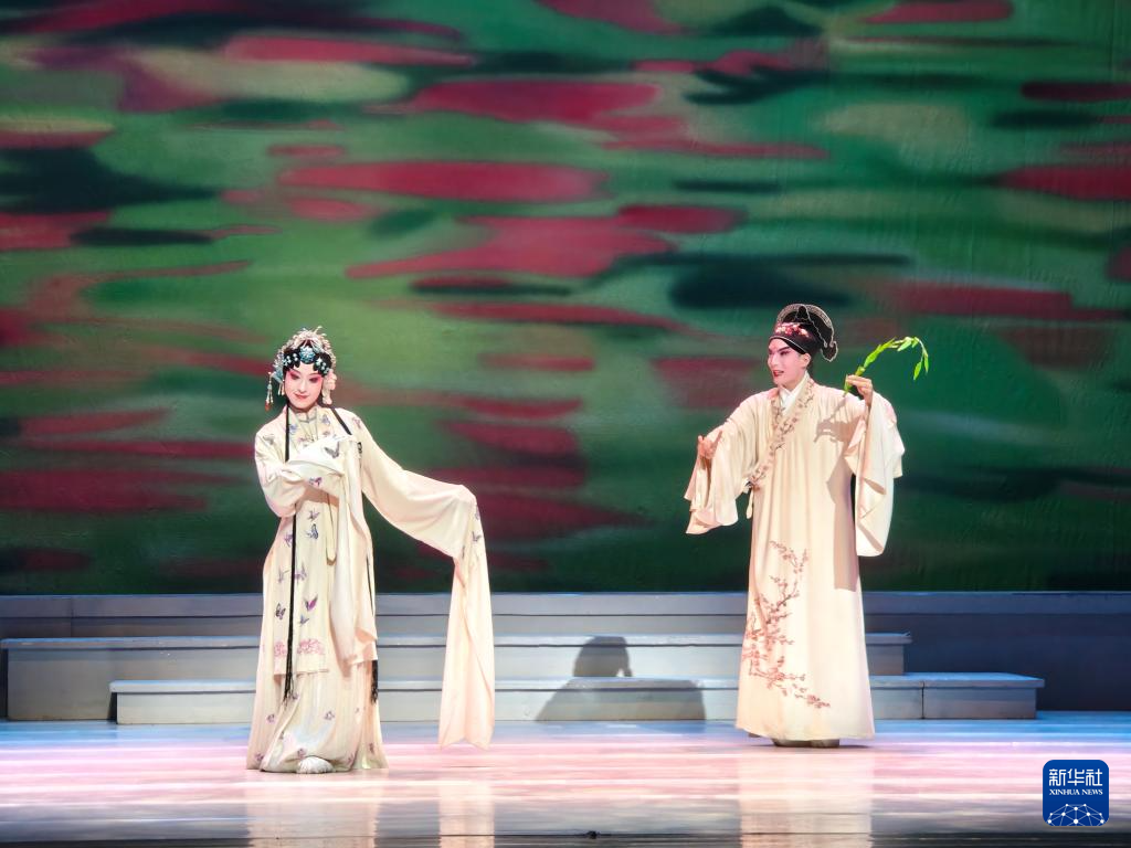 校园青春版《牡丹亭》在台北首演 再掀昆曲热潮