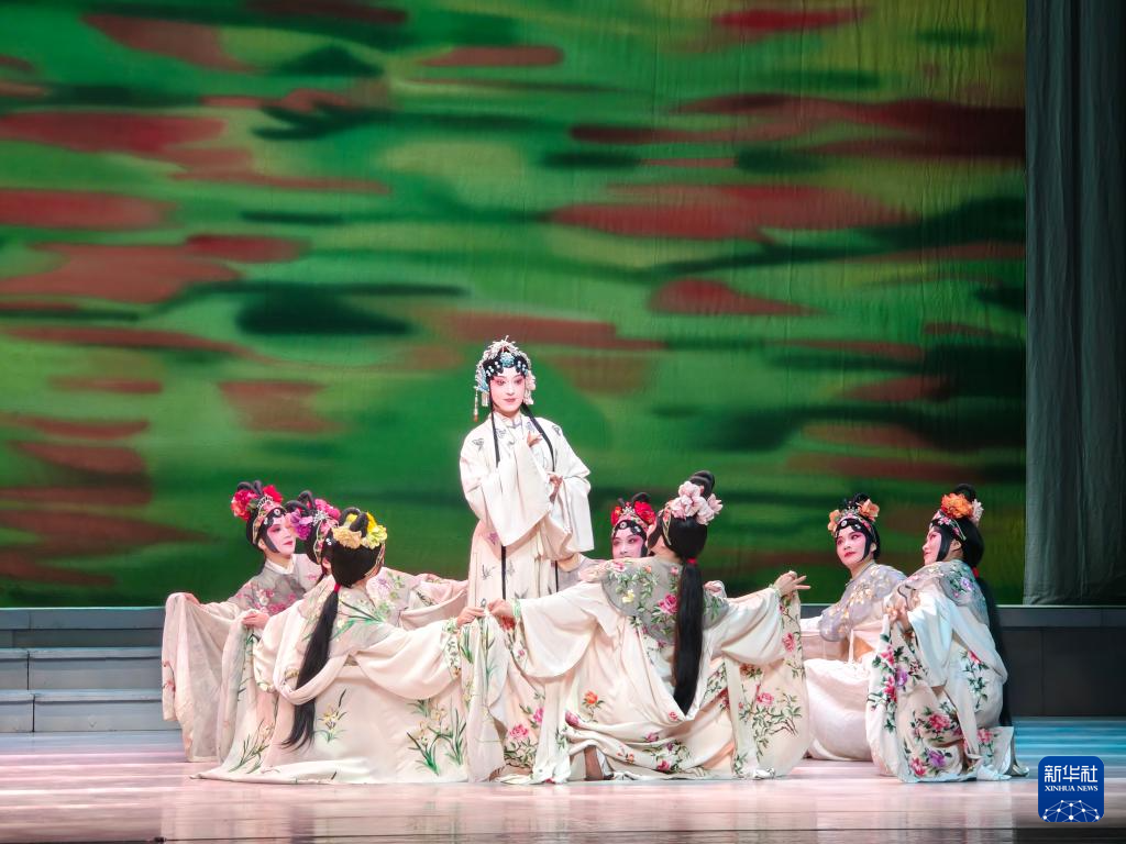 校园青春版《牡丹亭》在台北首演 再掀昆曲热潮