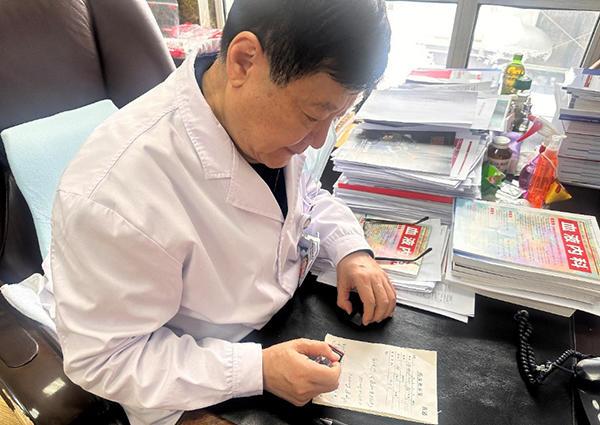 
辽宁省肿瘤医院黄牛号贩子票贩子代网上预约代挂号电话BCL2抑制剂索托克拉获批8天后开出全国首批处方 惠及中国血液肿瘤患者