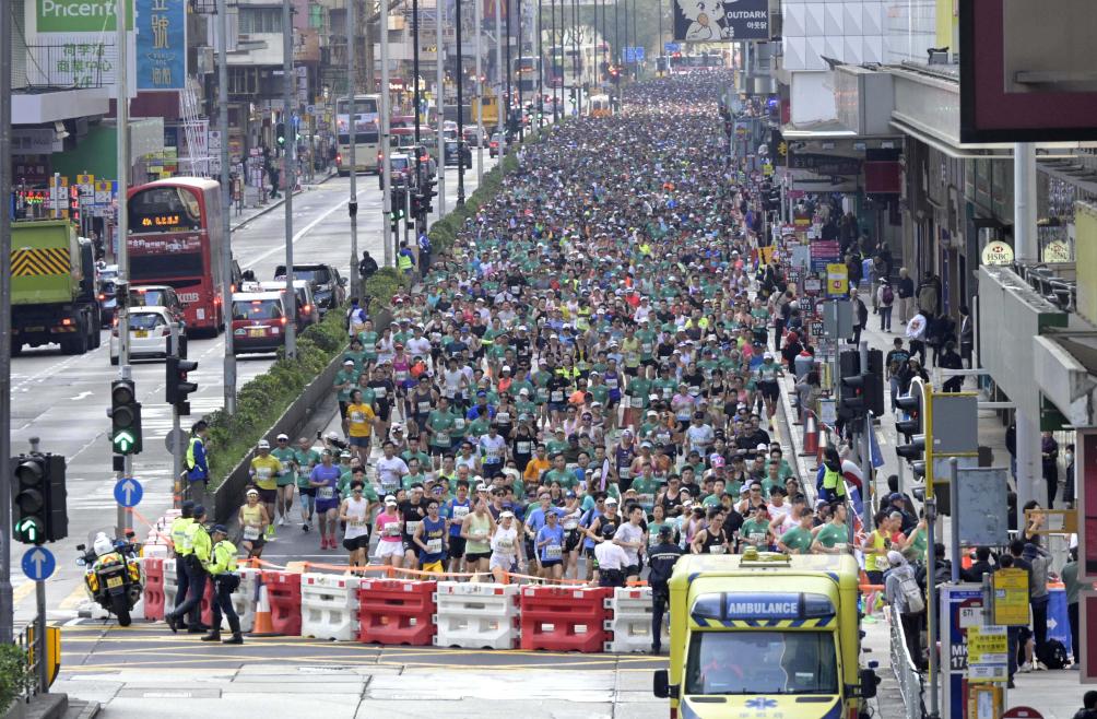 香港马拉松完赛 超7万跑者参加
