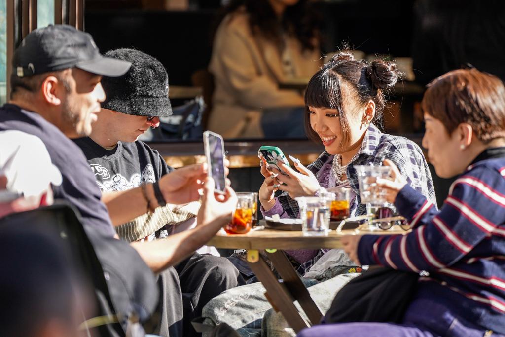 从“必需”到“悦己”：中国兴起“犒赏”消费新势力