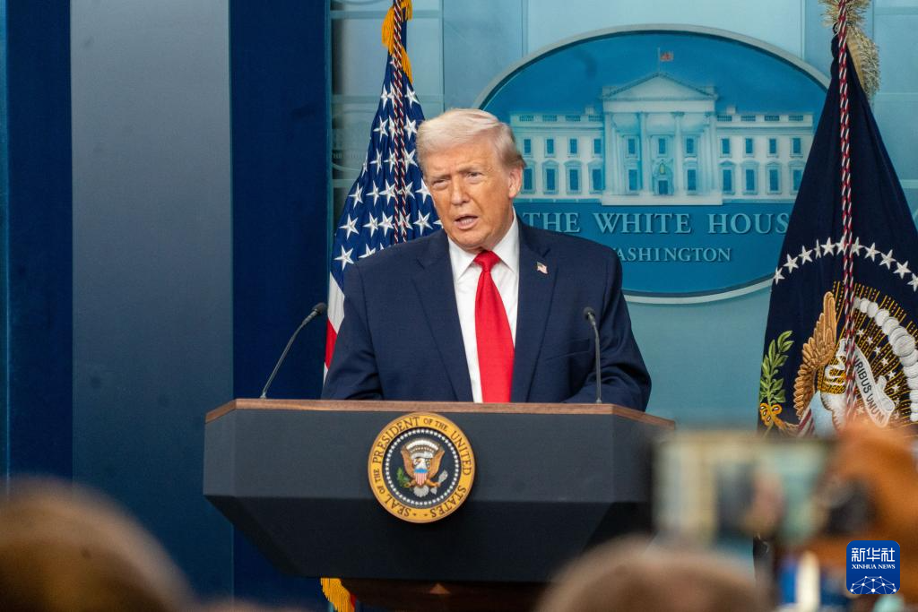 特朗普称不会前往巴黎参加七国集团紧急峰会