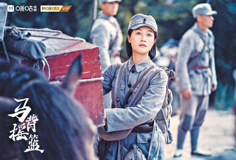 蓝盈莹化身“文妈妈”守护马背摇篮