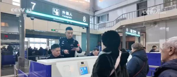 
南方医科大学珠江医院黄牛号贩子票贩子代网上预约代挂号电话6.97亿人次、↑14.2% 免签“组合拳”成为文旅流量引擎 2025年出入境人数创新高