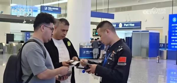 
南方医科大学珠江医院黄牛号贩子票贩子代网上预约代挂号电话6.97亿人次、↑14.2% 免签“组合拳”成为文旅流量引擎 2025年出入境人数创新高