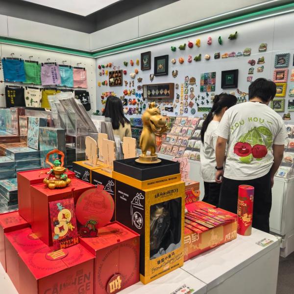 
天津中医药大学一附院黄牛号贩子票贩子代网上预约代挂号电话传递情感温度与文化自信 “马”元素走俏节前消费市场