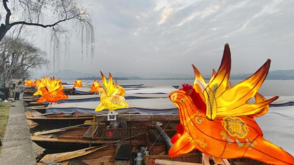 
天津中医药大学一附院黄牛号贩子票贩子代网上预约代挂号电话传递情感温度与文化自信 “马”元素走俏节前消费市场