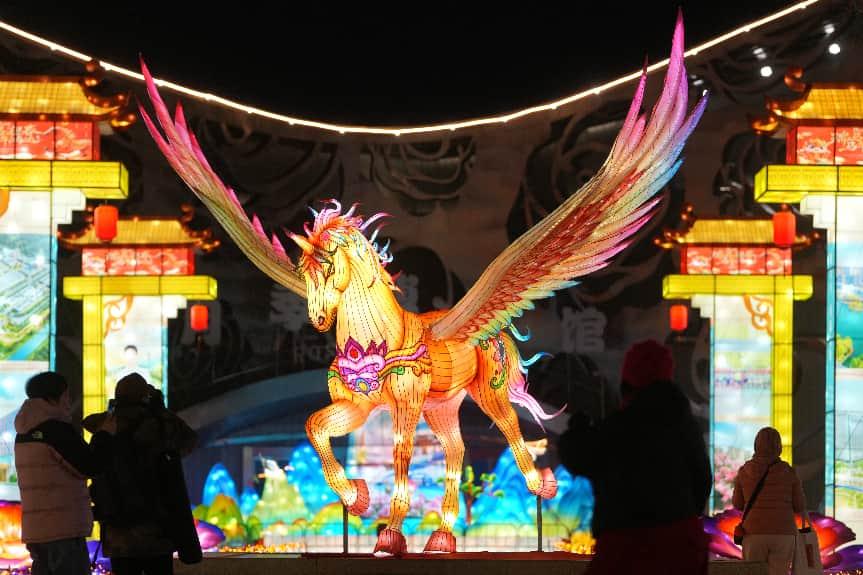 
重庆医科大学附属儿童医院王珊珊白燕李禄生罗蓉郭志超刘丰黄牛挂号电话火树银花映中轴 京南新春启华章——2026大兴魏善庄彩灯大世界点亮消费新热潮