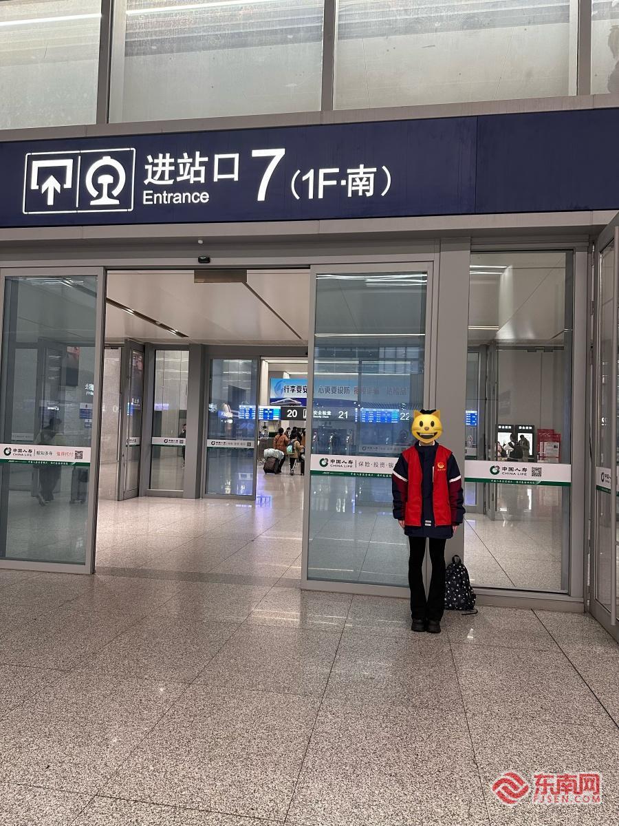 新春走基层|记者在福州火车南站当“义警”:指路指到“嘴皮发烫”