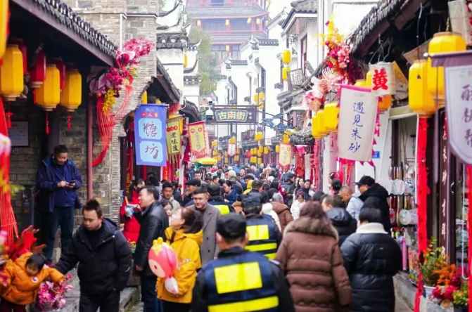 
南京市第一医院王林农黄牛挂号电话打卡“春晚同款” 迎来文旅消费热潮