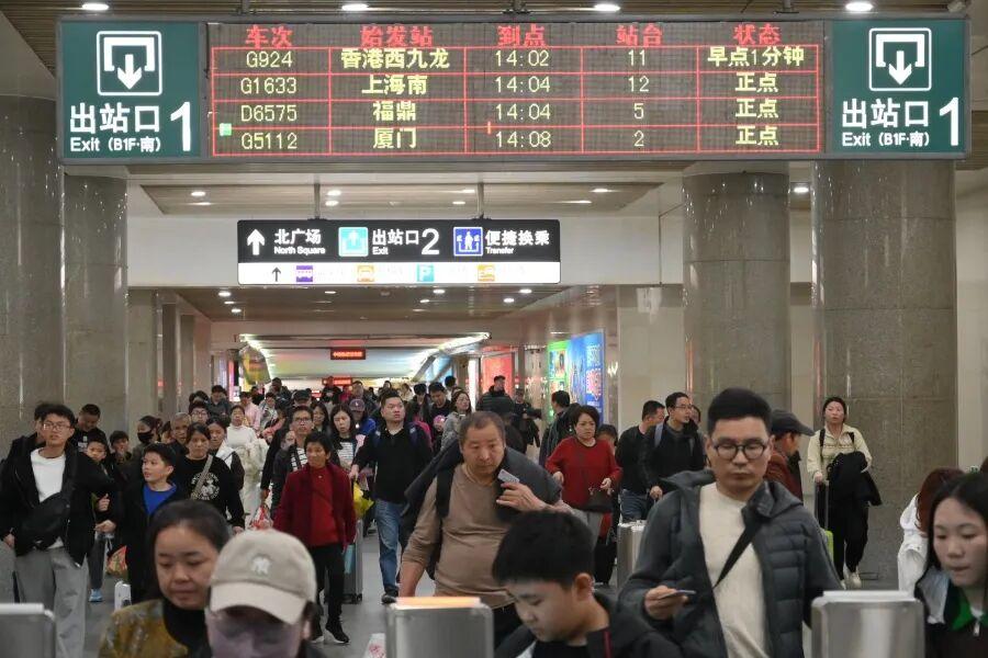 福州火车站迎出发返程客流“双高峰” 增开65对列车 福州火车站迎出发返程客流“双高峰” 增开65对列车