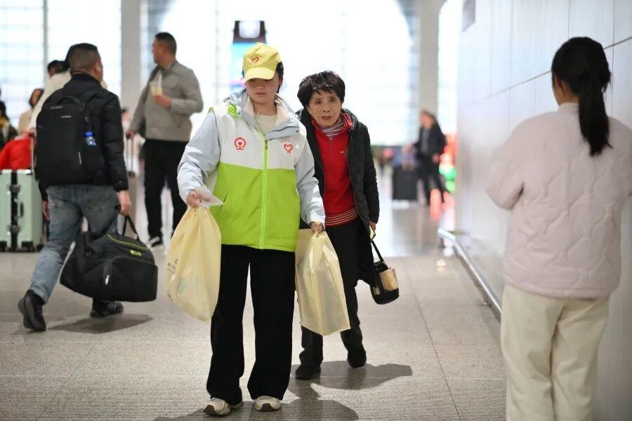 福州火车站迎出发返程客流“双高峰” 增开65对列车 福州火车站迎出发返程客流“双高峰” 增开65对列车