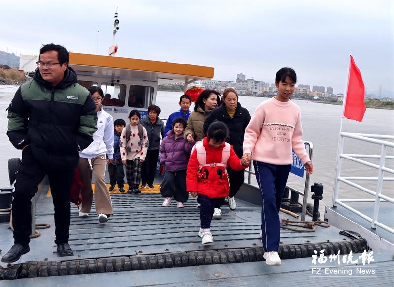 闽侯:“岛中村”学生告别“赶潮”上学