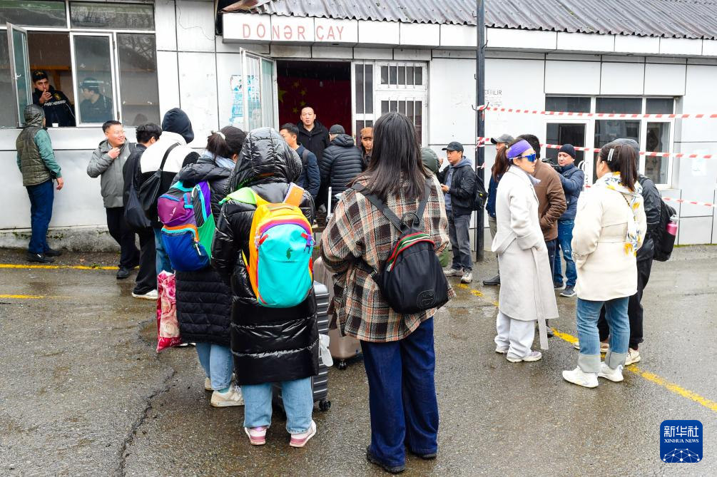 18名中国公民自伊朗撤离至阿塞拜疆