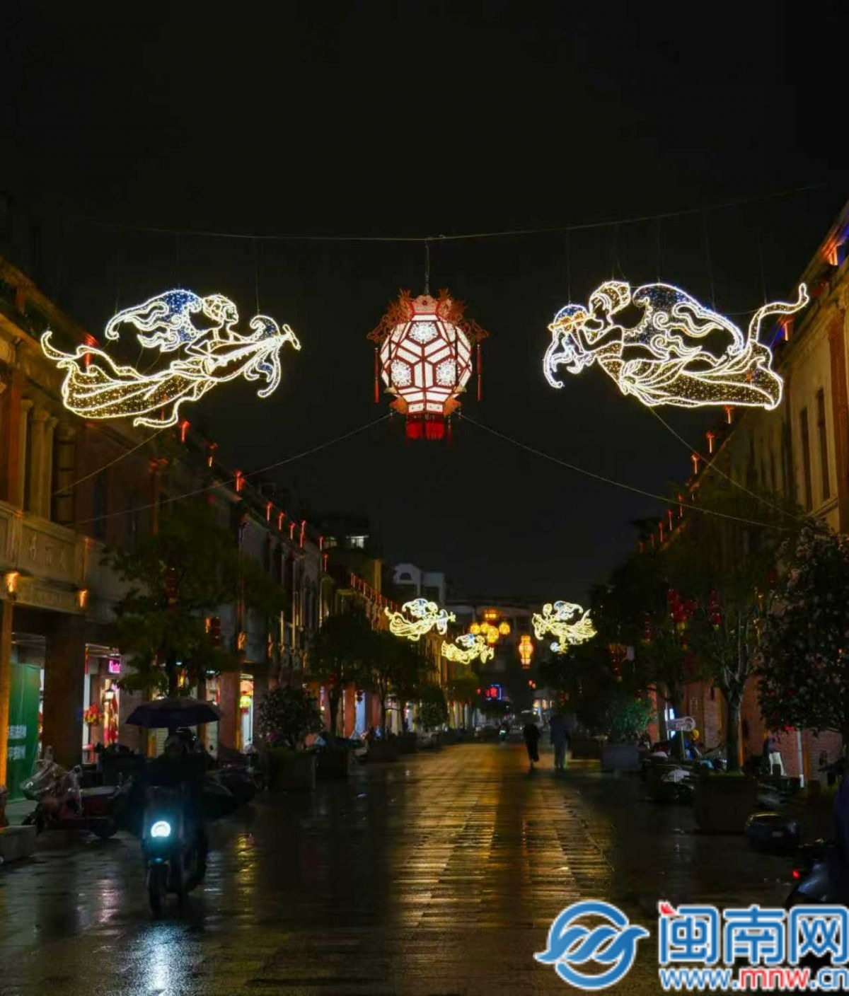 泉州元宵灯会璀璨启幕：一雨一花灯，一城一浪漫！