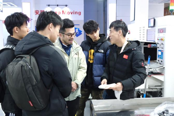 冰壶为桥连两岸,青春同心向未来