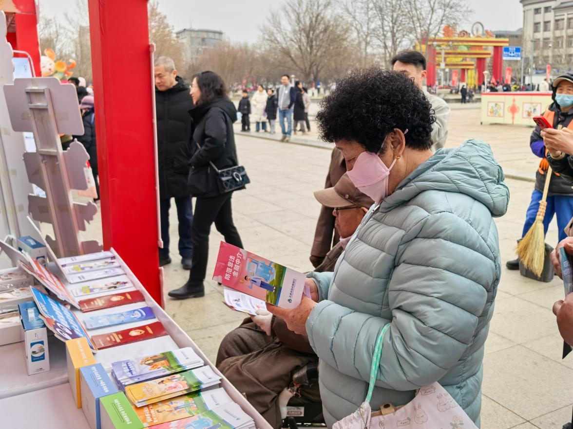 
中南大学湘雅医院王延金袁健张卫茹杜小平吴新华黄牛挂号电话天津滨海农商银行走进2026杨柳青灯展 开展“清朗金融网络 守护安心消费”金融教育活动