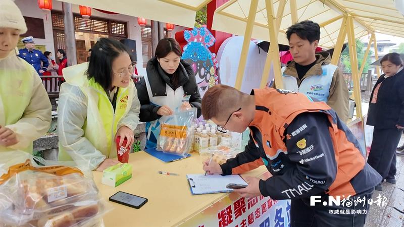 福州各地各部门踊跃开展学雷锋活动