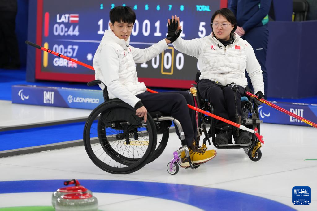 冬残奥会——轮椅冰壶混双循环赛：中国队胜意大利队
