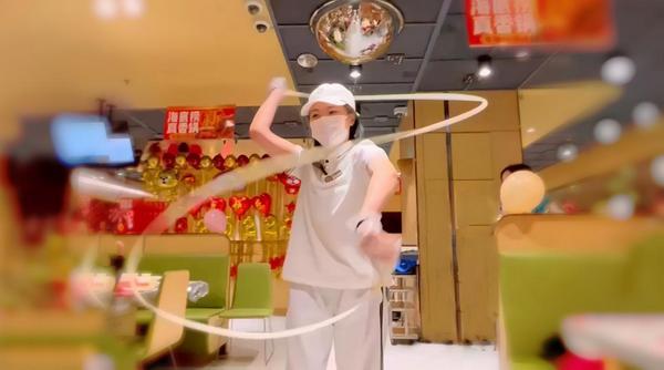 
南京市胸科医院马国栋董常青黄牛挂号电话三八人物观察｜从前堂到后堂，海底捞00后女捞面师把“一根面”练成真本事