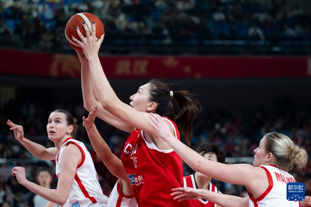 女篮热身赛：中国队胜捷克队