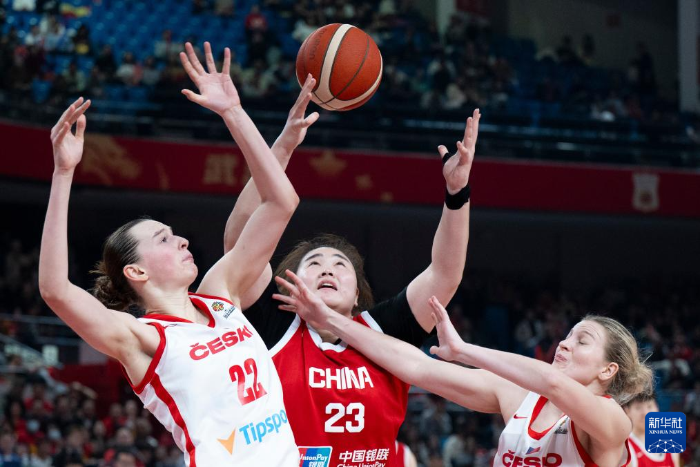 女篮热身赛：中国队胜捷克队