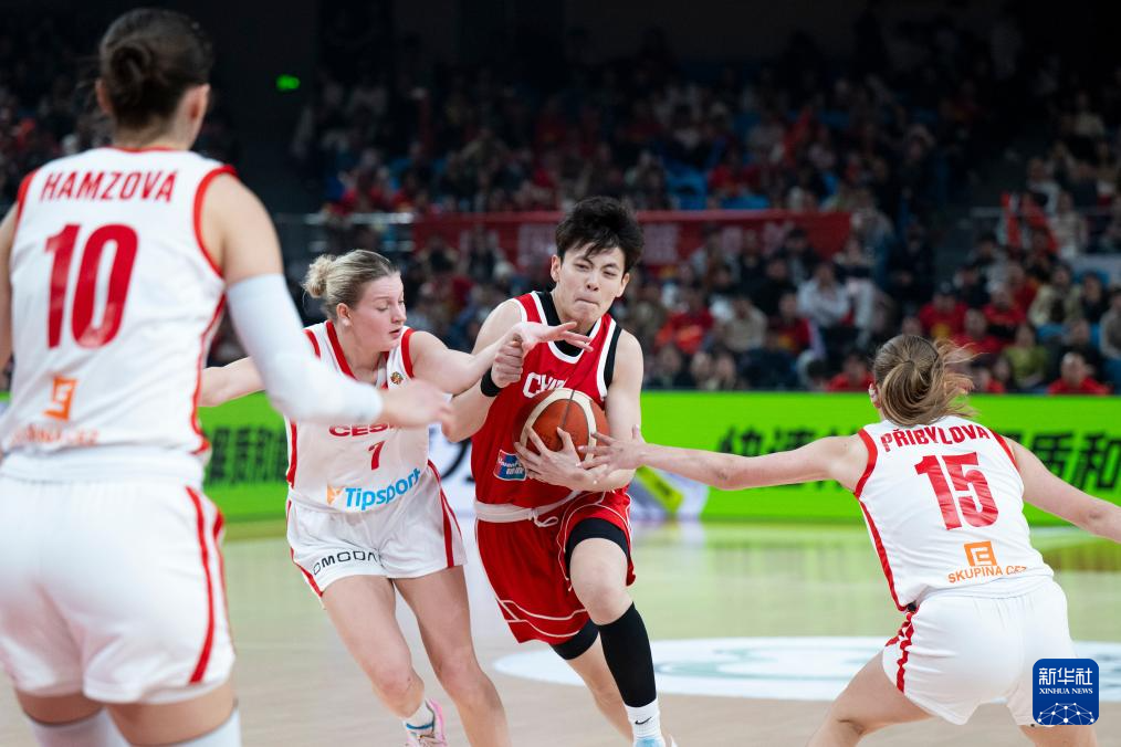 女篮热身赛：中国队胜捷克队
