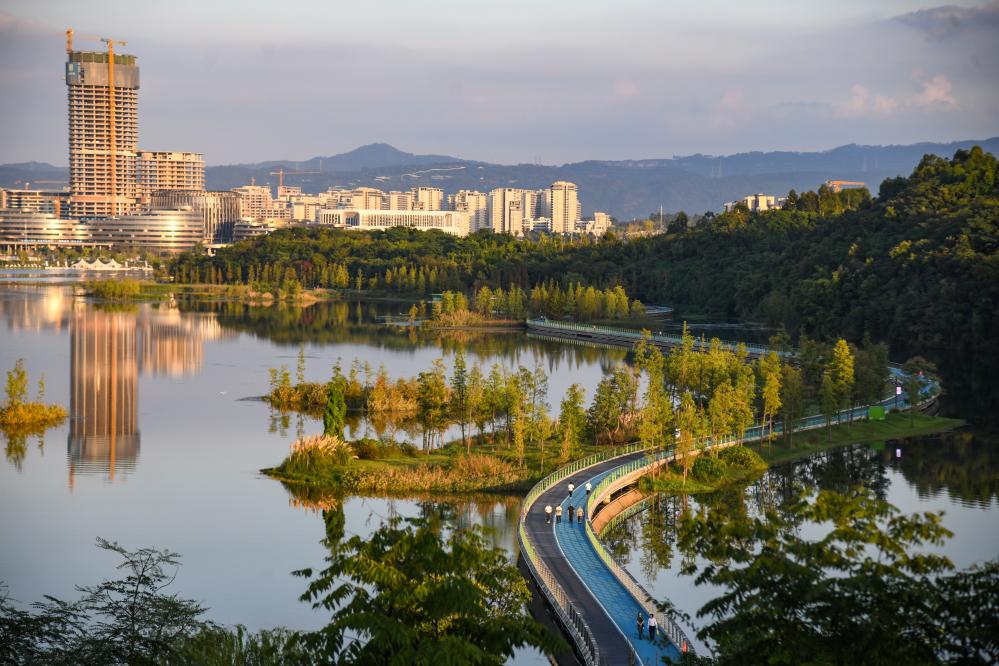 两会新华鲜报丨最严的法治，守护最美的山水