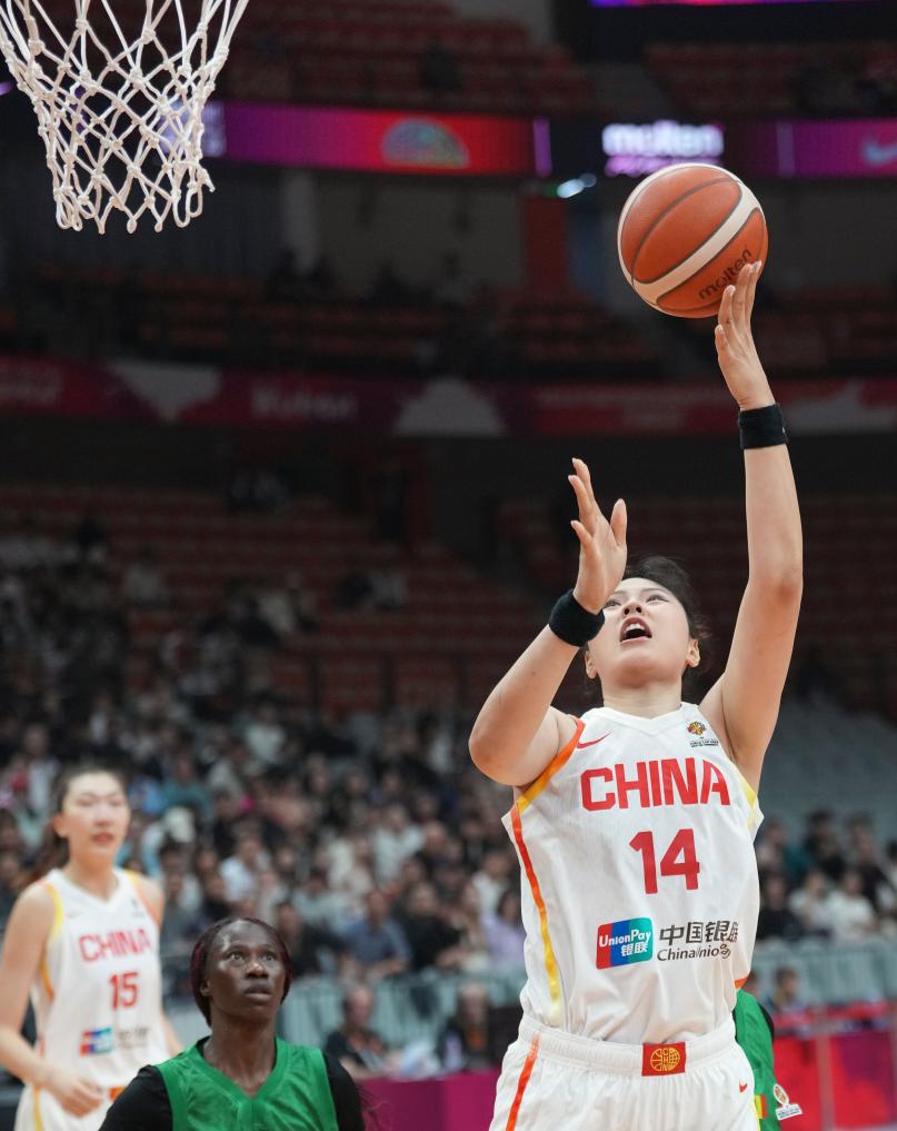 世界杯资格赛中国女篮首战击败马里队