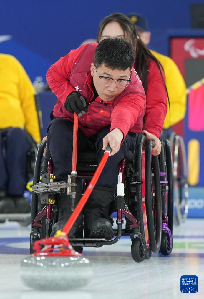 冬残奥会——轮椅冰壶混合团体循环赛：中国队胜瑞典队
