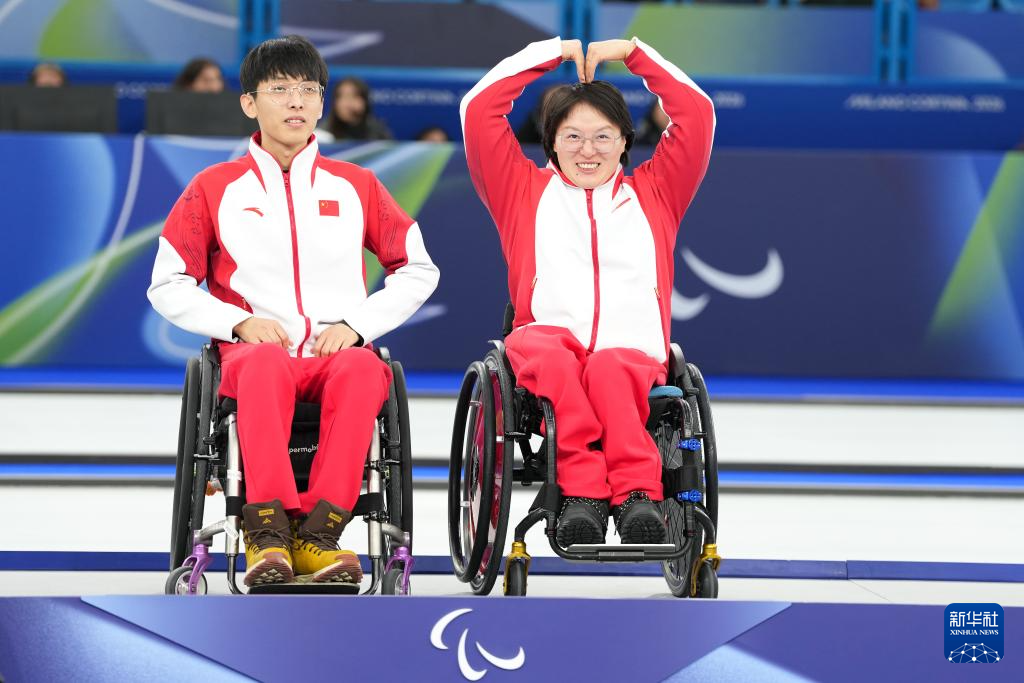 冬残奥会——轮椅冰壶混双决赛:中国队夺冠