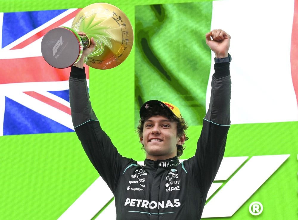 F1中国大奖赛：梅赛德斯包揽冠亚军 安东内利获正赛首冠