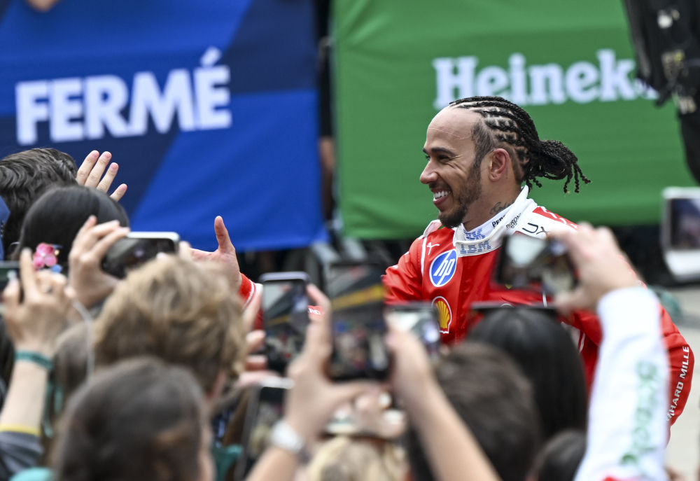 F1中国大奖赛：梅赛德斯包揽冠亚军 安东内利获正赛首冠