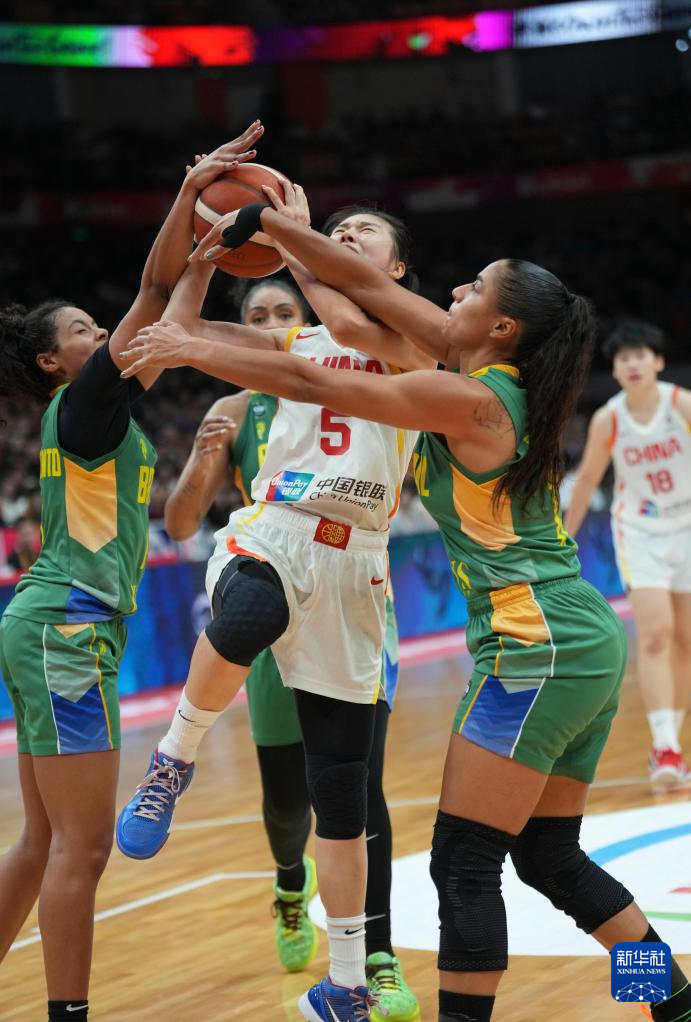 女篮世界杯资格赛：中国队胜巴西队