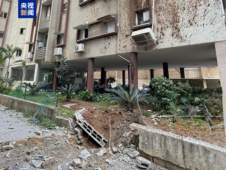 以军称伊朗向以中部发射携带集束炸弹弹头的导弹