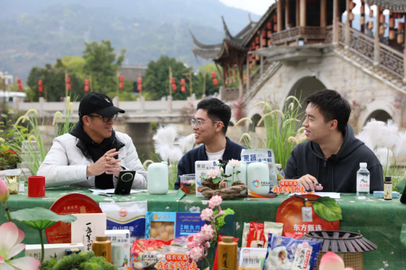 东方甄选看世界福州行启幕 俞敏洪带队推介闽都风物