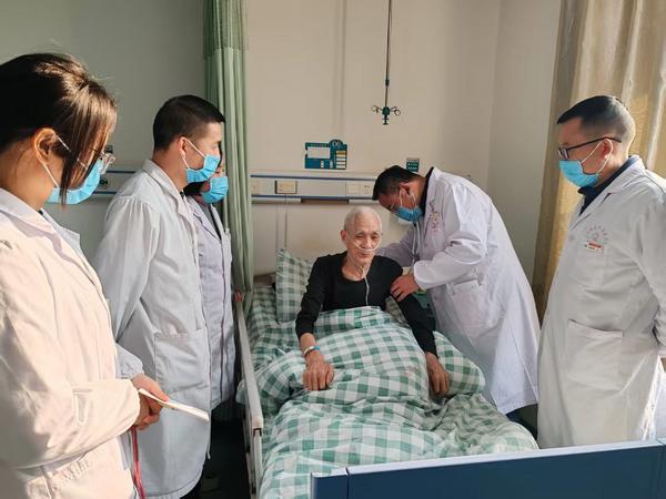 
南部战区空军医院黄牛号贩子票贩子代网上预约代挂号电话每一次山路往返，都是北京同仁堂医养下乡专家的初心奔赴