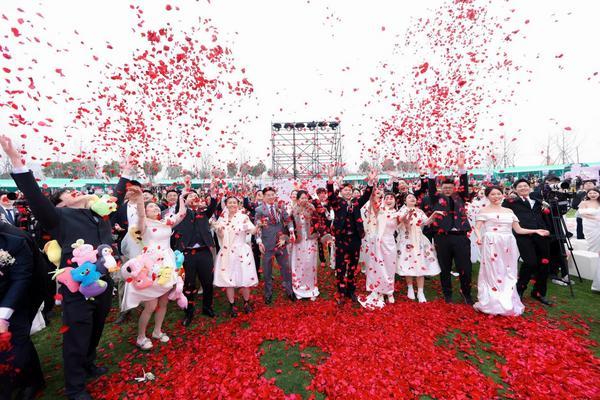 
南京市中医院黄牛号贩子票贩子代网上预约代挂号电话在Soul APP相遇，在上海说“我愿意”