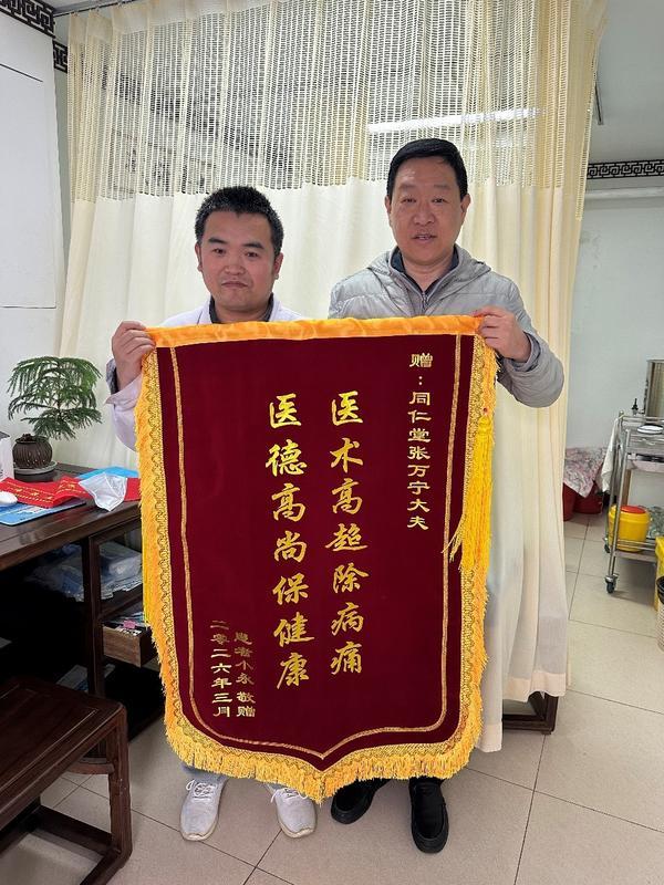 
北大第一医院黄牛号贩子票贩子代网上预约代挂号电话群众一声谢 同仁一片心 ——北京同仁堂医养的那些暖心故事