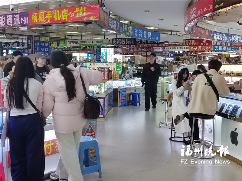 旧手机“身价”暴涨? 记者调查福州市场发现价格普涨但两极分化
