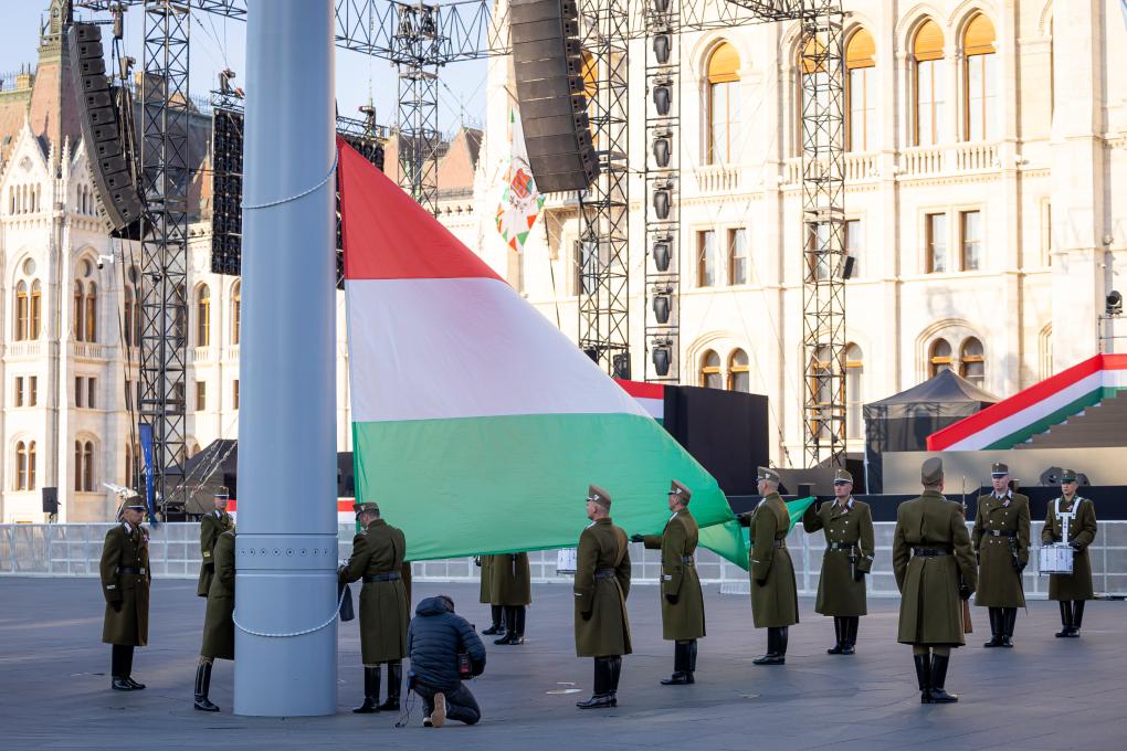 匈牙利外长称遭窃听 谴责外部势力干涉本国选举