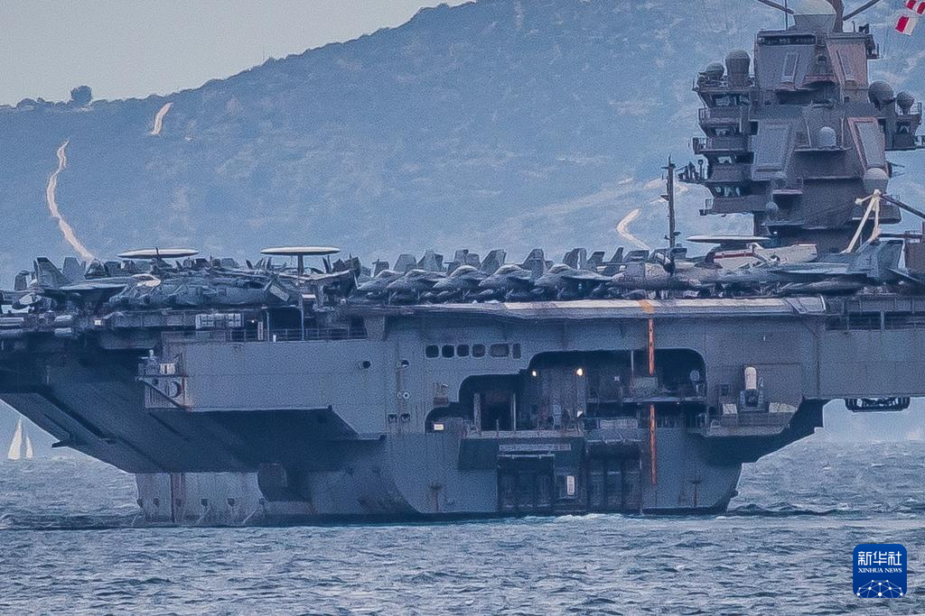 美国“福特”号航母驶离克罗地亚港口