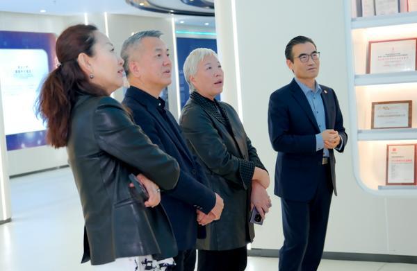 上海市精神卫生中心黄继忠石华孟杜亚松赵志民程文红黄牛挂号电话中国高端智库经济专家一行调研和治友德 共同探索个人经济体普惠发展之路