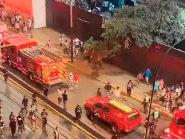 秘鲁首都一体育场墙体倒塌 至少60人受伤
