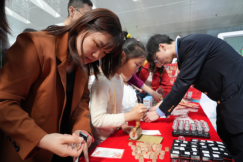 清明叙乡情 闽台一家亲——福州火车站开展“话百家姓”主题活动